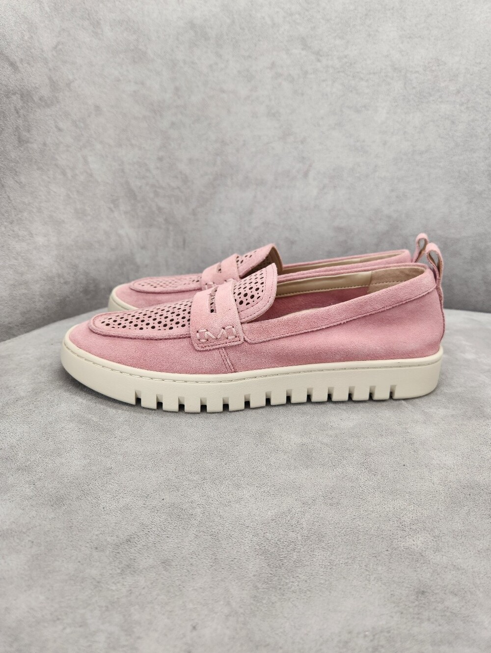 Vionic Penny Loafers 9 Pale Pink Suede Uptown Perforated Comfort Preppy New $145 - Picture 2 of 16